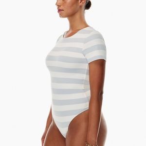 NWOT Aritzia Babaton Contour Crew